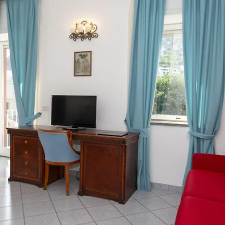 Palatium Mari מלון קאפרי