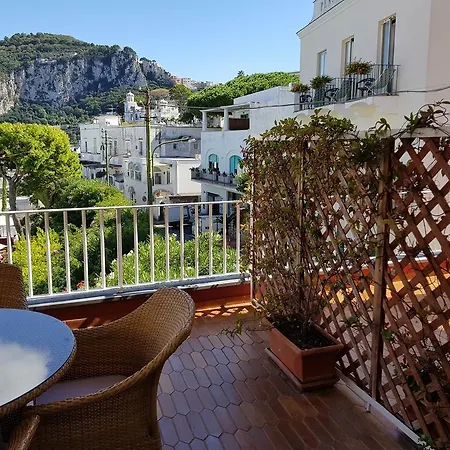 Palatium Mari מלון 3*