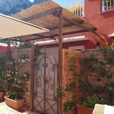 Palatium Mari מלון