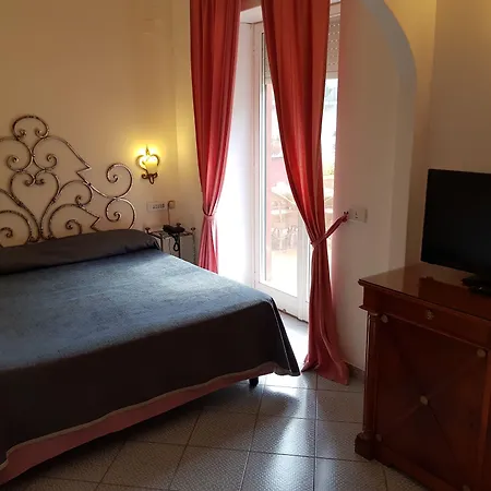 Palatium Mari Szálloda 3*